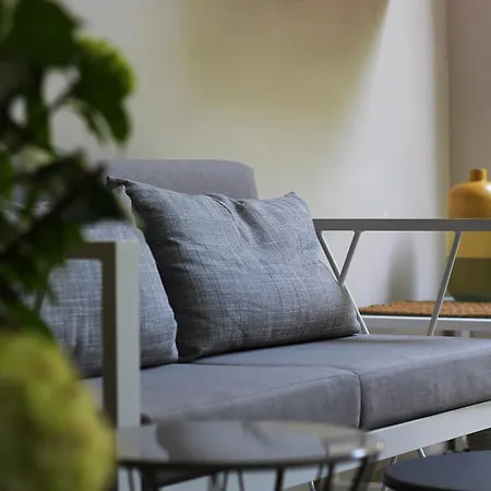 瓦尔萨布昂城市一室公寓 *